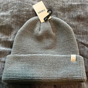 NWT Vuori adult winter hat in light blue. O/S. Never worn!
